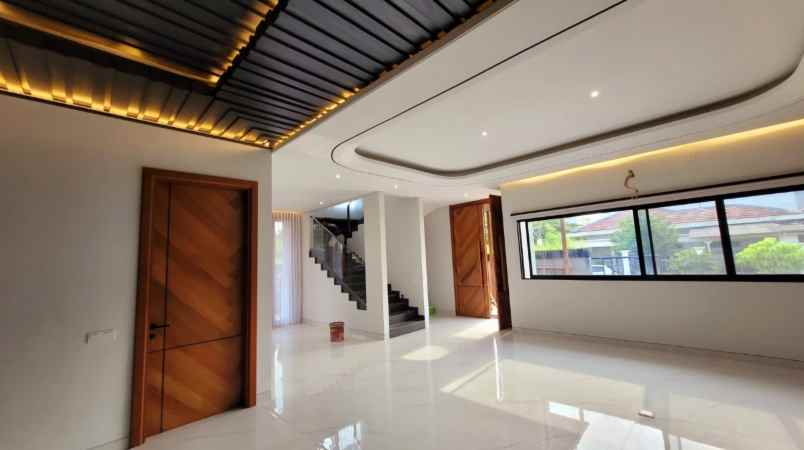 dijual rumah manyar