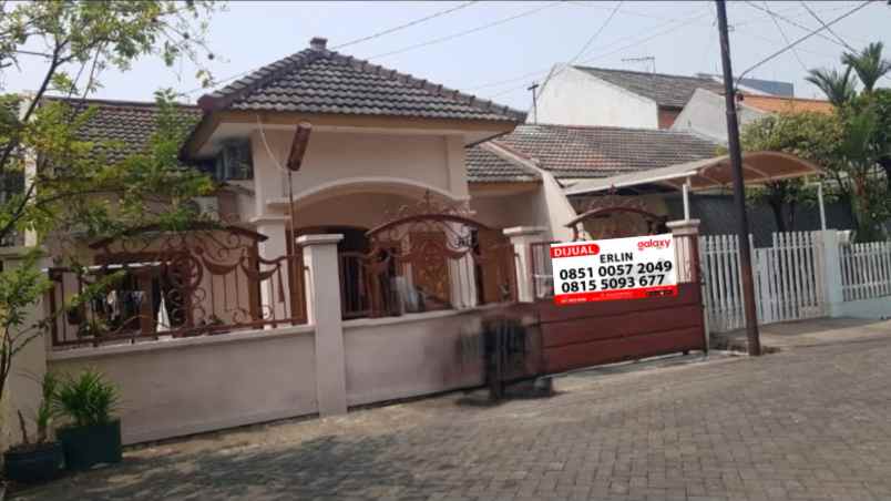dijual rumah manyar jaya