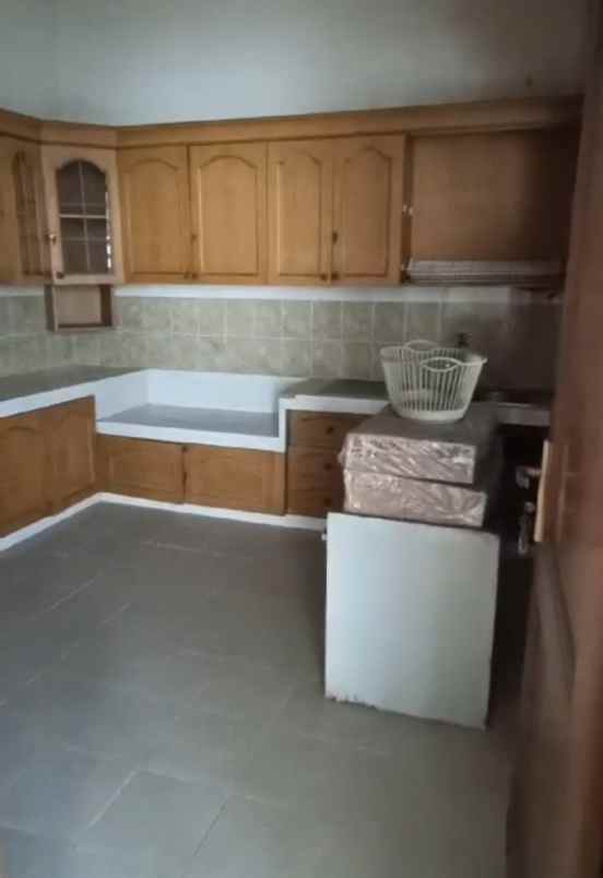 dijual rumah manyar kartika