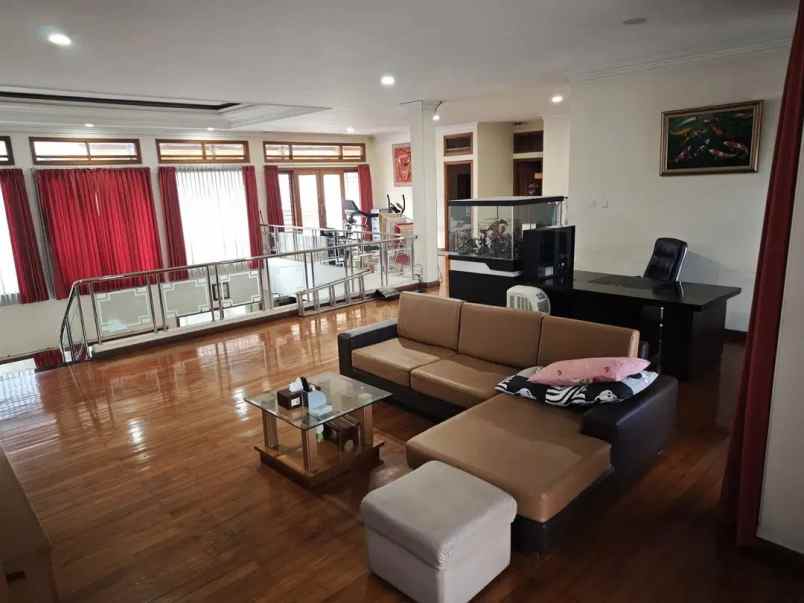 dijual rumah mekarwangi