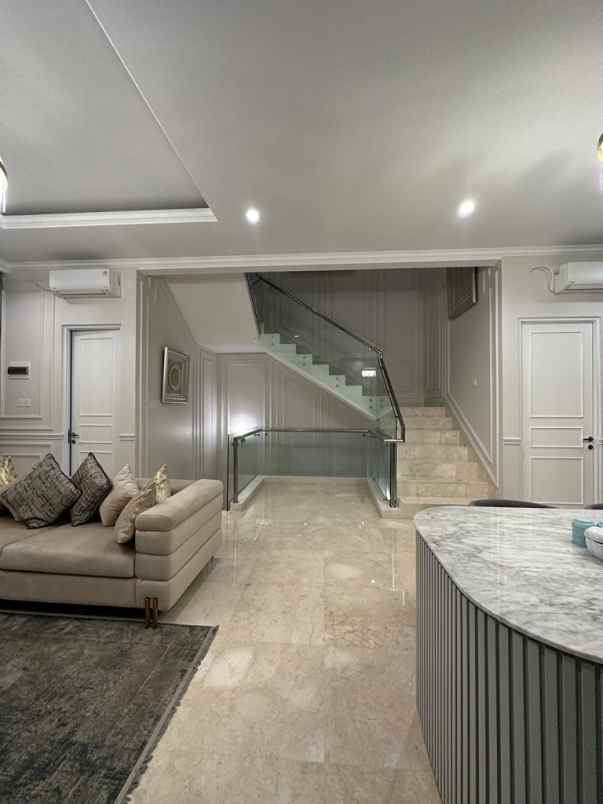 dijual rumah meruya selatan