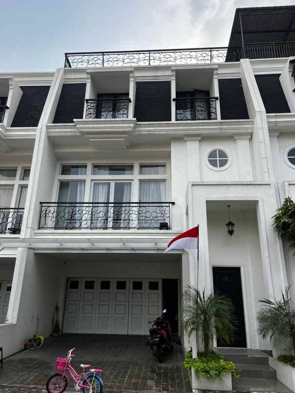dijual rumah meruya selatan