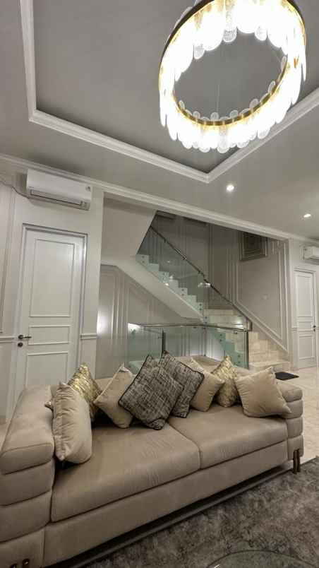 dijual rumah meruya selatan