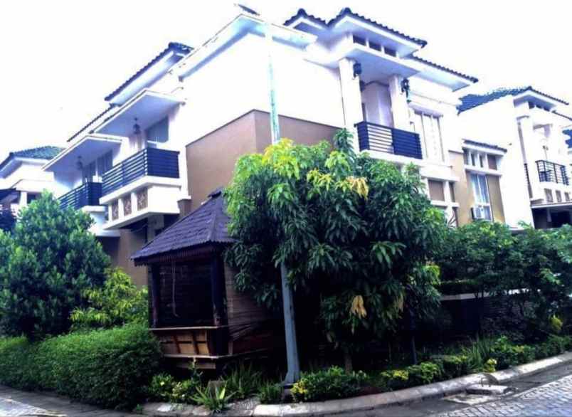 dijual rumah mewah posisi hook di cluster grand galaxy