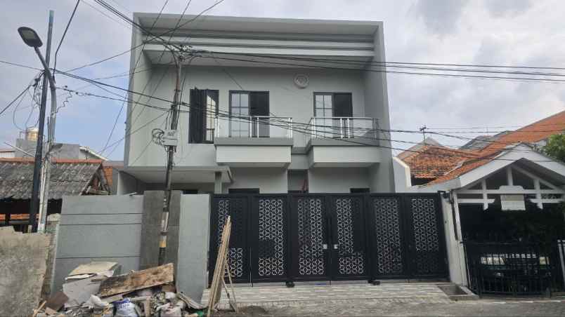 dijual rumah mulyosari utara