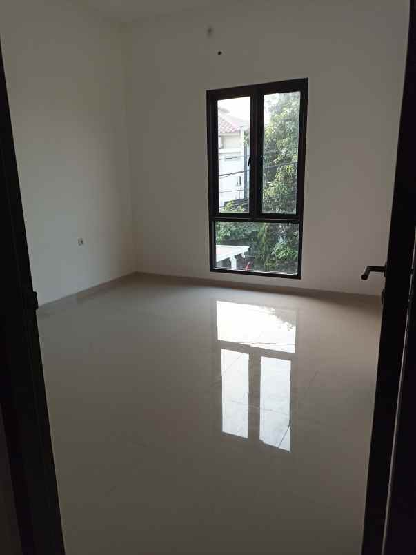 dijual rumah nirwana eksekutif