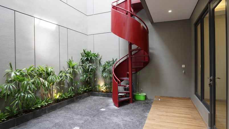 dijual rumah pakuwon city