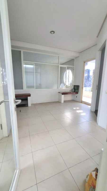 dijual rumah pakuwon city