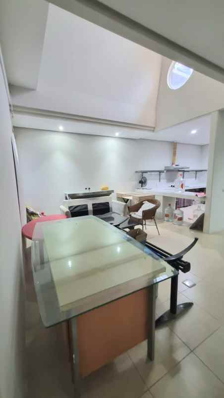 dijual rumah pakuwon city