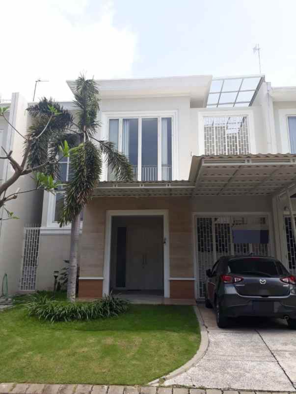 dijual rumah pakuwon city long beach