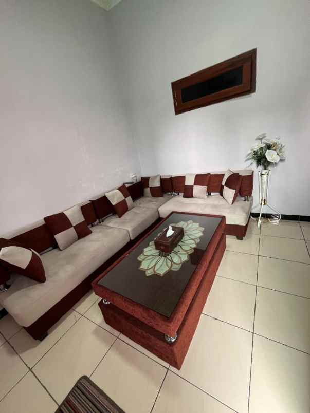 dijual rumah parakan saat