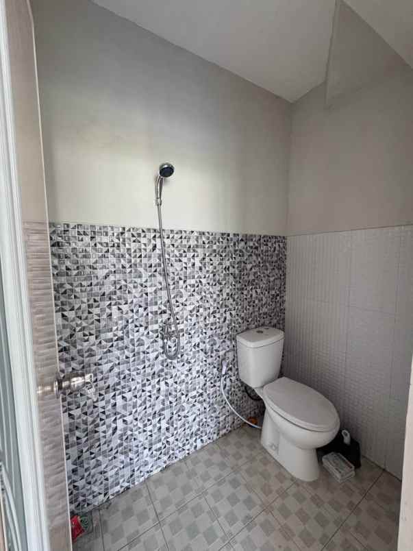 dijual rumah pelabuhan ketapang sukun