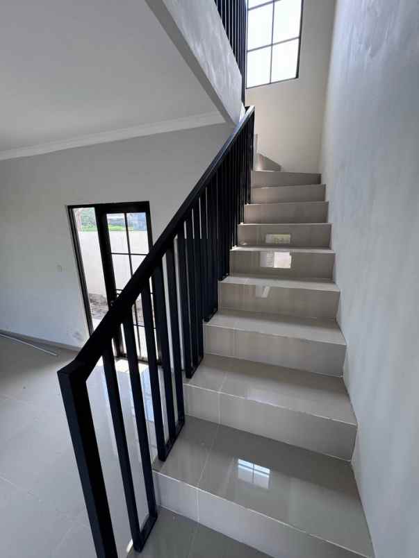 dijual rumah pelabuhan ketapang sukun