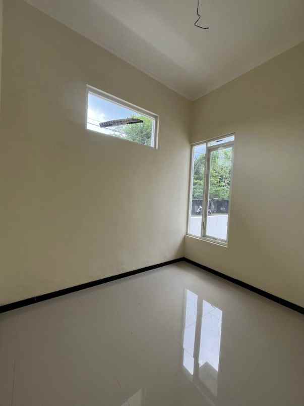 dijual rumah pelabuhan ketapang sukun