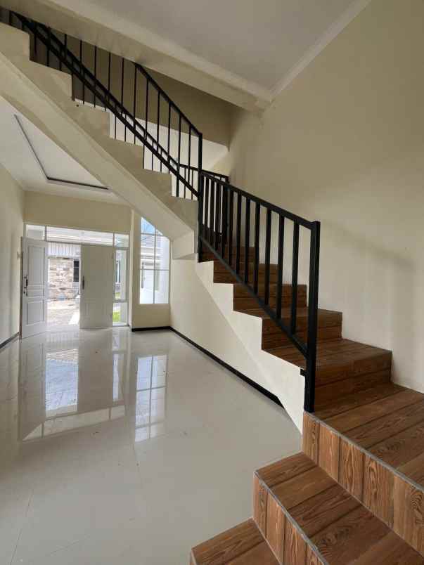 dijual rumah pelabuhan ketapang sukun