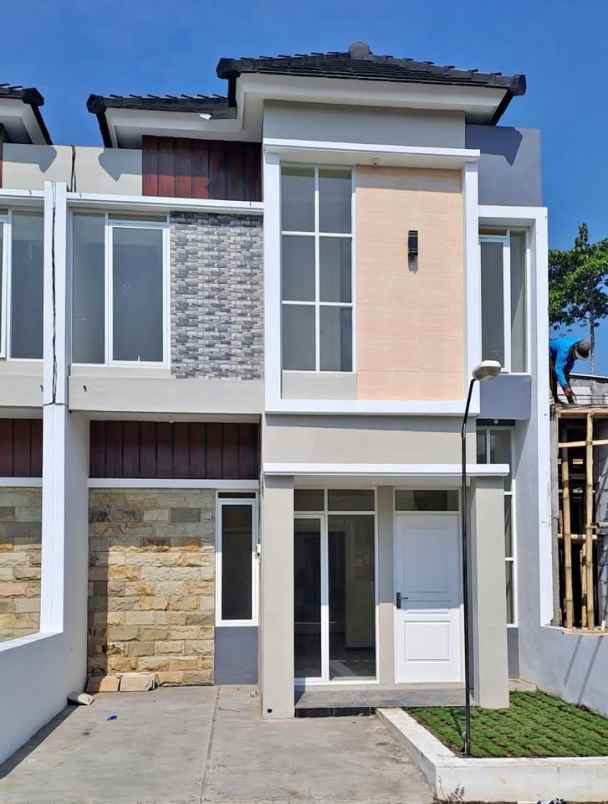 dijual rumah pelabuhan ketapang sukun