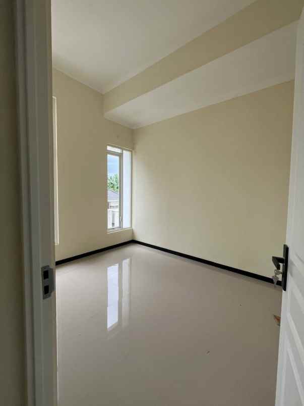 dijual rumah pelabuhan ketapang sukun