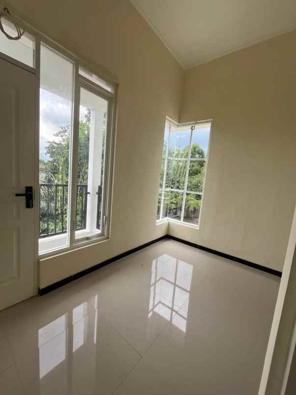 dijual rumah pelabuhan ketapang sukun