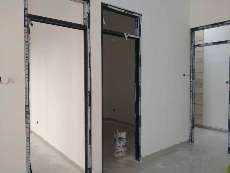 dijual rumah permana