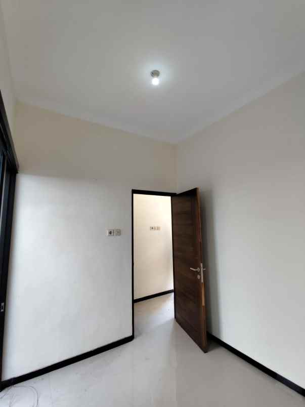 dijual rumah permata permadani