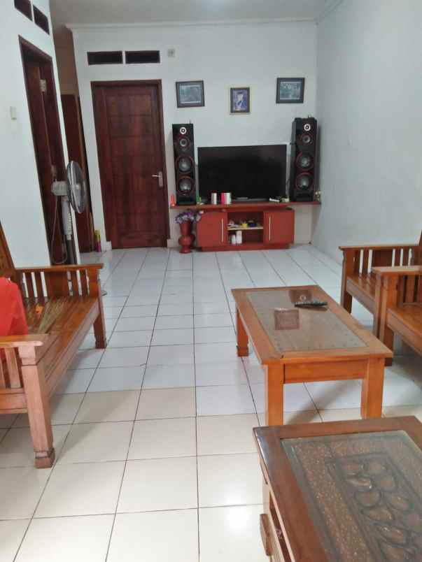 dijual rumah perum bsi 2