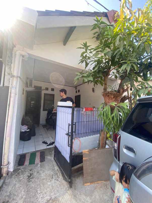 dijual rumah perum puspa raya graha