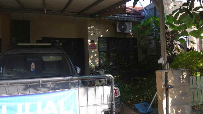 dijual rumah perum taman serua