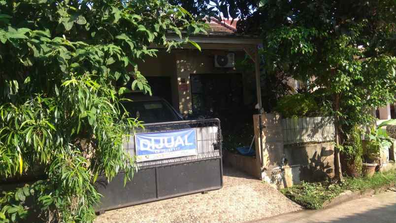 dijual rumah perum taman serua
