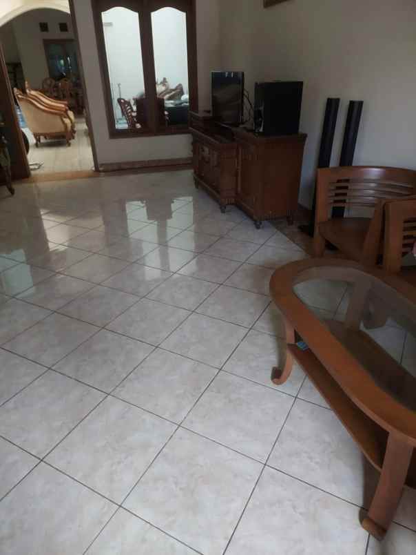 dijual rumah perumahan jatinegara baru