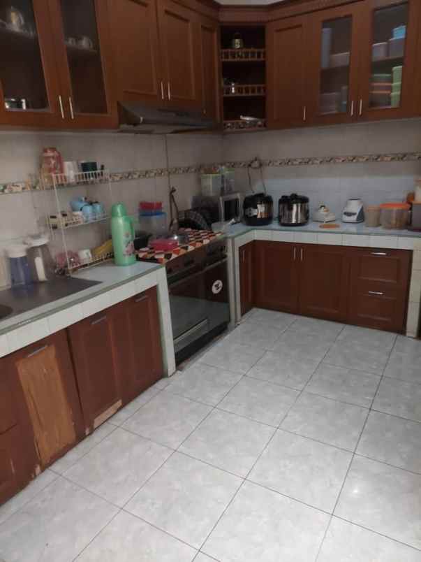 dijual rumah perumahan jatinegara baru