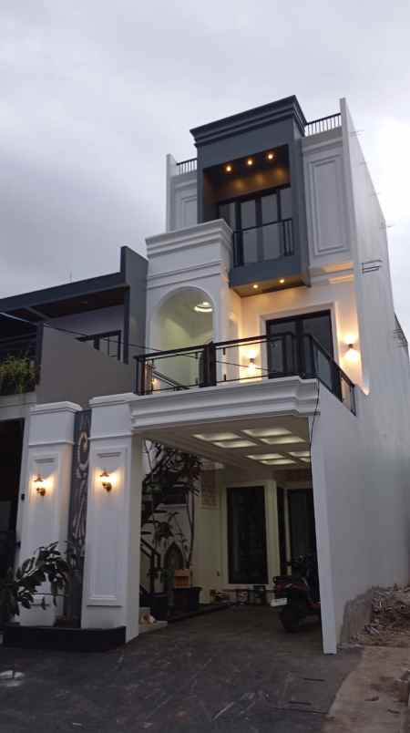 dijual rumah perumahan jatinegara indah