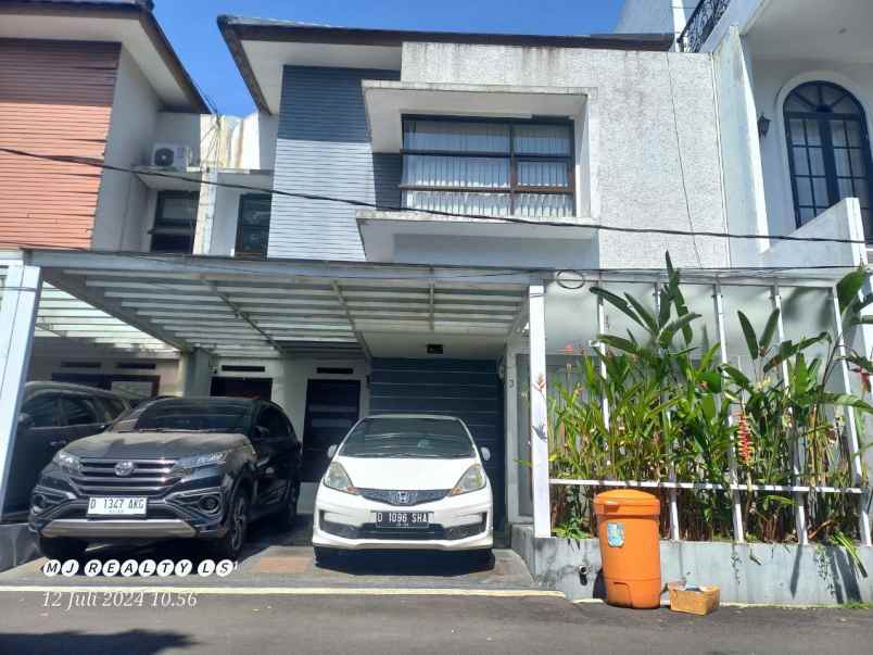 dijual rumah perumahan pelangi antapani