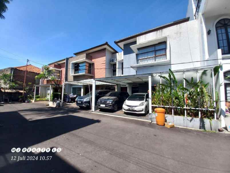 dijual rumah perumahan pelangi antapani