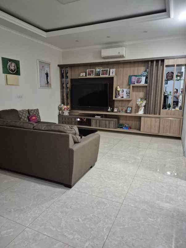 dijual rumah perumahan summarecon