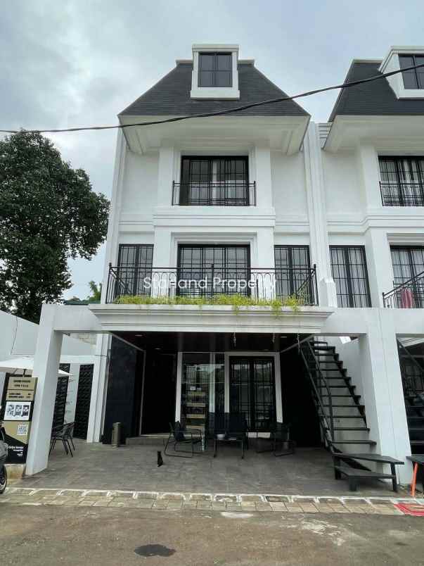 dijual rumah pesanggrahan