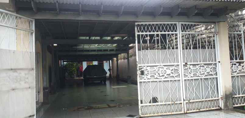 dijual rumah petukangan selatan