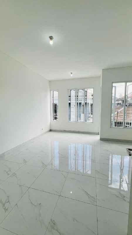 dijual rumah pondok chandra