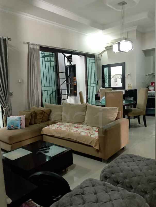 dijual rumah pulomas residence