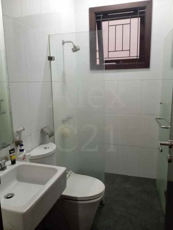dijual rumah pulomas residence