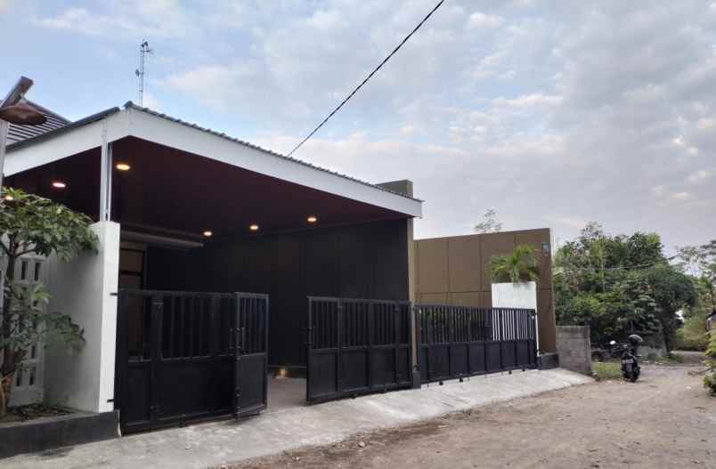 dijual rumah purwomartani