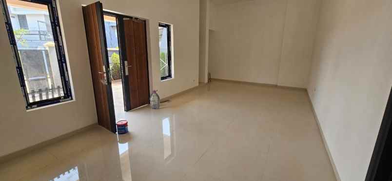 dijual rumah radio dalam