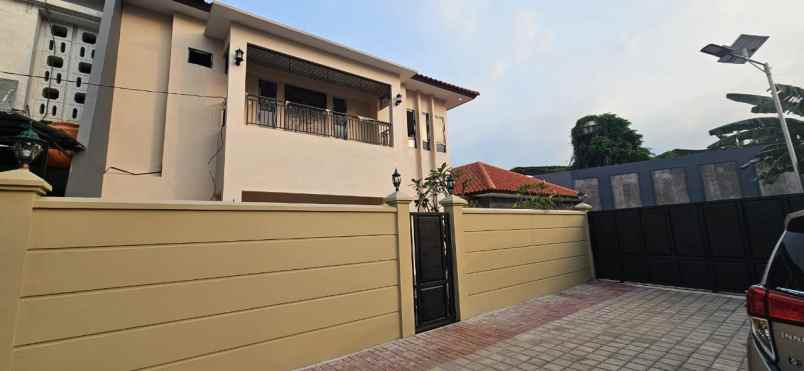 dijual rumah radio dalam