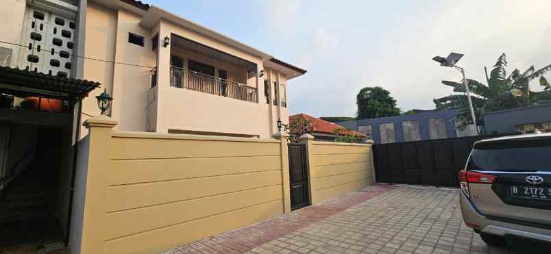 dijual rumah radio dalam