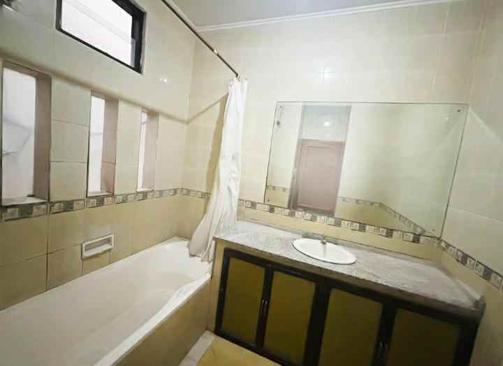 dijual rumah raffless hills cibubur