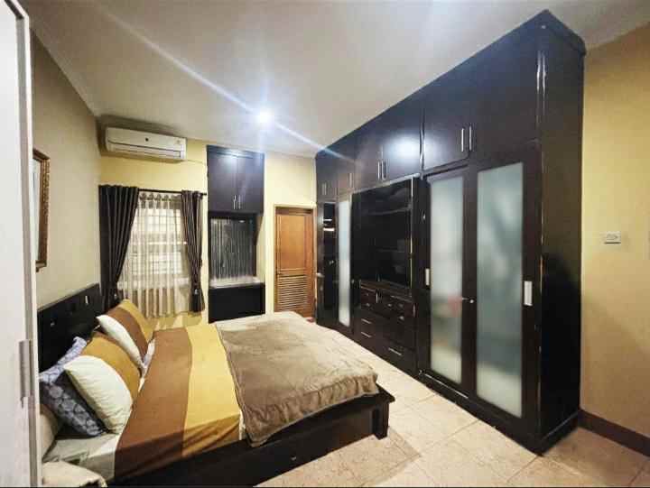 dijual rumah raffless hills cibubur