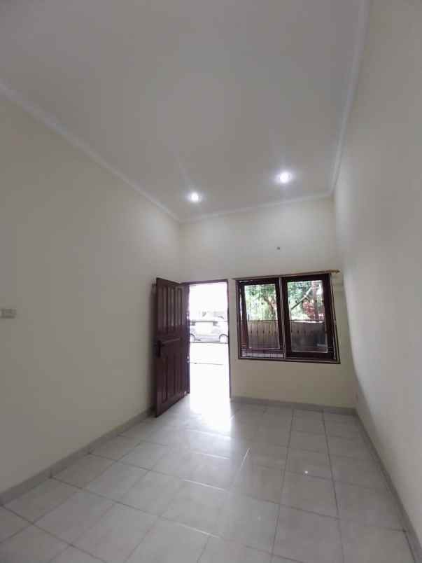 dijual rumah raffless hills cibubur