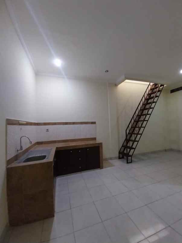 dijual rumah raffless hills cibubur