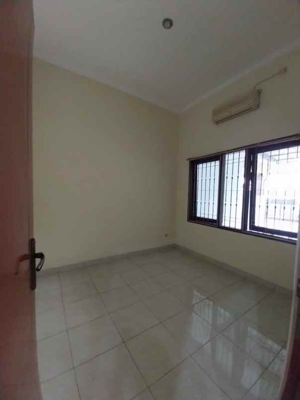 dijual rumah raffless hills cibubur