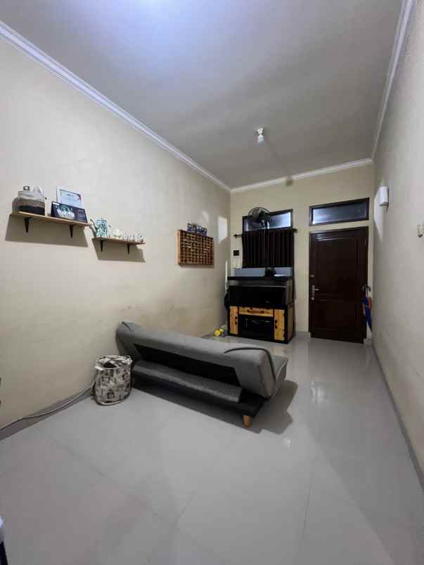 dijual rumah ratu jaya