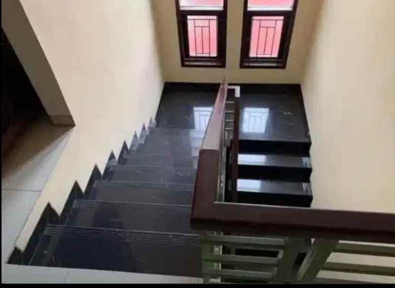 dijual rumah rawamangun